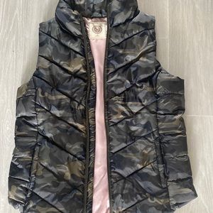 Camo puffy vest